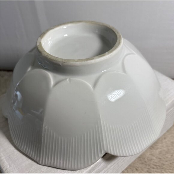 4 Petal Shaped Lotus Bowls White Ceramic Textured Minamilist Elegant Vintage - Picture 6 of 13